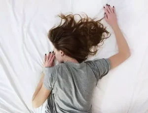 人妻喊：不知摩鐵是什麼！去唱歌變「無套壞壞」　人夫頭頂綠炸