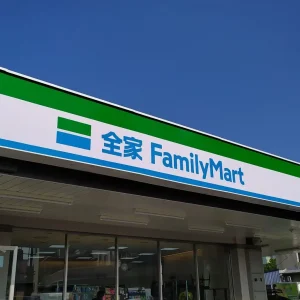 驚見「藍色招牌的全家」到底有啥不同？內行曝：全家其實有3種顏色